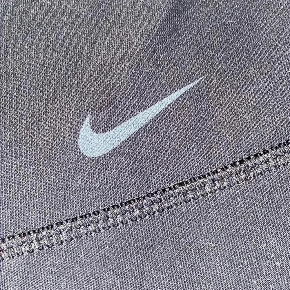 Nike Cropped Leggings - Picture 2 of 6